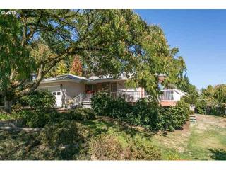 720 7th St, Dundee, OR 97115-9587