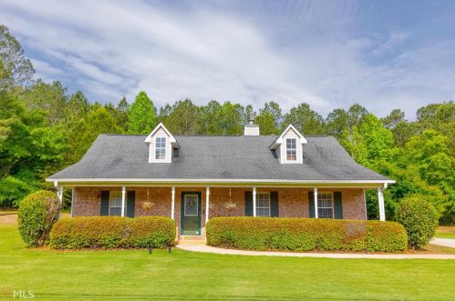 109 New Farm Dr, Locust Grove, GA 30248-2331