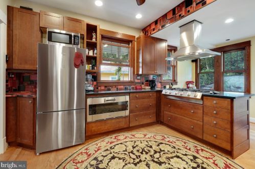 6710 Westmoreland Ave, Silver Spring MD 20912-4406 exterior