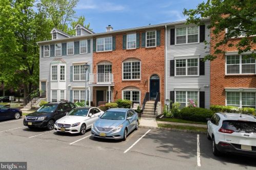 66 Chambord Ct, Trenton, NJ 08619-4707