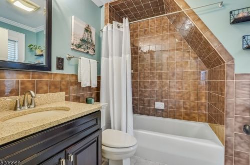 16 Fitzrandolph Rd, Town Center NJ  07052-3509 exterior