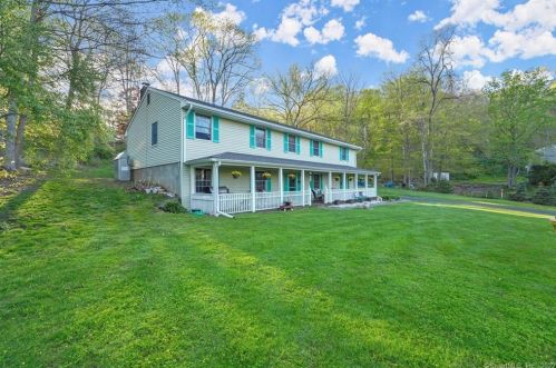 35 Murphys Ln, Huntington, CT 06484-5415