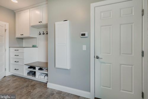 212 Shade Tree Dr, Lancaster PA  17603-5074 exterior