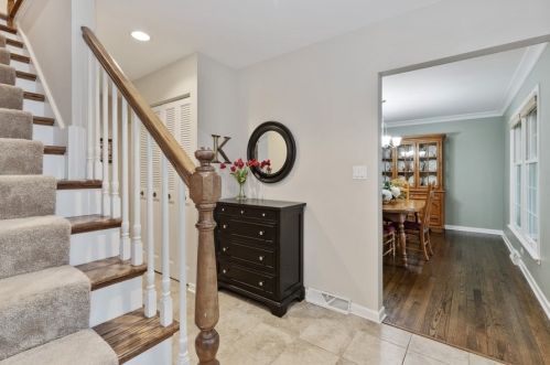 10 Anglican Ln, Half Day, IL 60069-3316