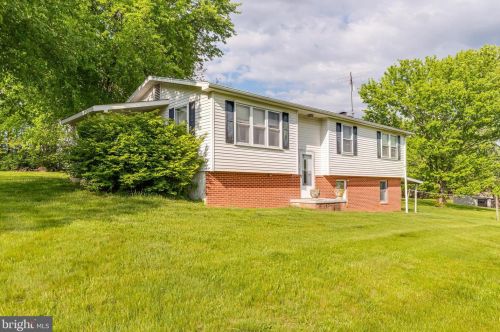 857 Oregon Trl, Harpers Ferry WV 25425-3144 exterior