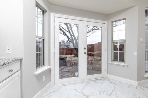 2124 Larkspur Dr, Carrollton TX 75010-4040 exterior