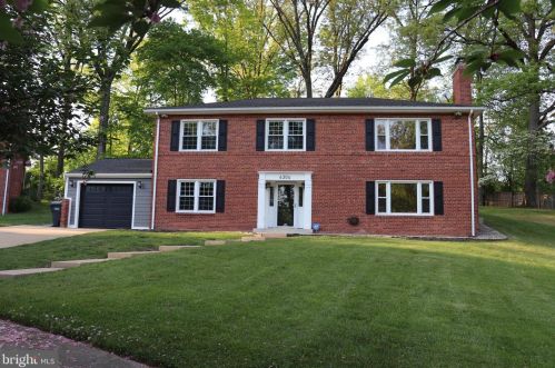 6304 Anneliese Dr, Falls Church, VA 22044-1619