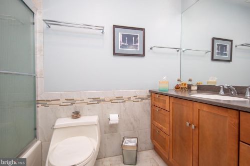 427 16 St, Philadelphia PA  19146-1657 exterior