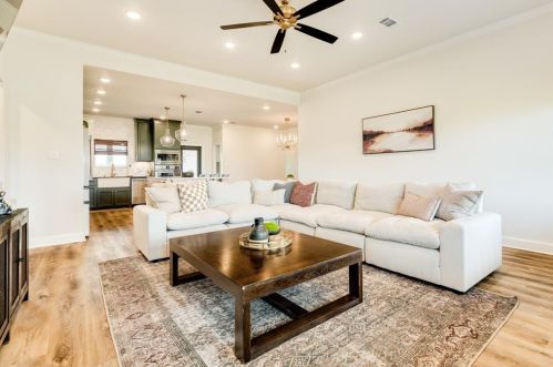 713 Longhorn Trl, Angleton TX 77515-9623 exterior