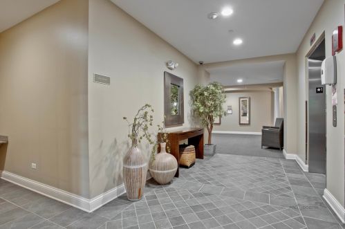 2700 Summit Dr, Glenview, IL 60025-7654
