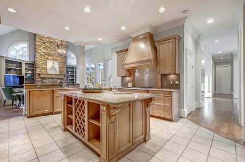 10 Highland Valley Ct, Atlanta GA  30327-4880 exterior