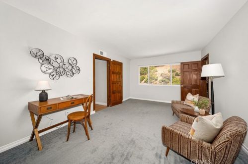 231 Sleepy Holw Dr, Glendale CA 91206-4727 exterior