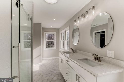 6125 Wooded Run Dr, Columbia MD 21044-3800 exterior