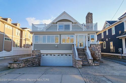 8 Pennsylvania Ave, Lavallette, NJ 08735-2409