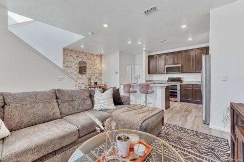21543 59th Pl, Denver CO  80019-6614 exterior