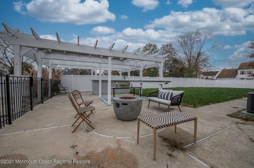 140 Plumstead Dr, East Freehold NJ  07728-9513 exterior