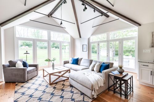 2921 Fair Acres Ln, Cincinnati, OH 45213-1057