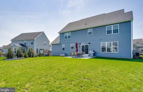 455 Greenhedge Dr, Lancaster PA  17603-7907 exterior