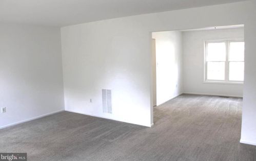 5076 Queens Wood Dr, Springfield VA  22015-1530 exterior