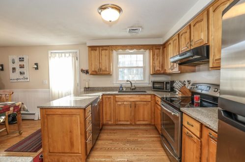 207 Rattlesnake Hill Rd, Auburn, NH 03032-3731