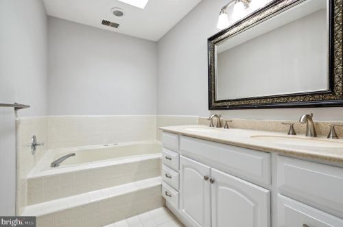 331 Sayre Dr, Princeton NJ  08540-5840 exterior