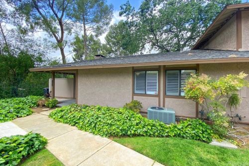 28824 Conejo View Dr, Calabasas, CA 91301-3367