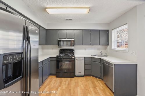 7 Old Orch Ln, Tinton Falls NJ 07712-2569 exterior