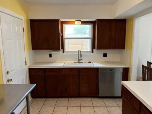 9106 Chisholm Ln, Austin TX  78748-6384 exterior