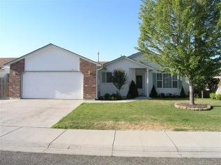 421 Addeson St, Meridian ID  83646-4423 exterior