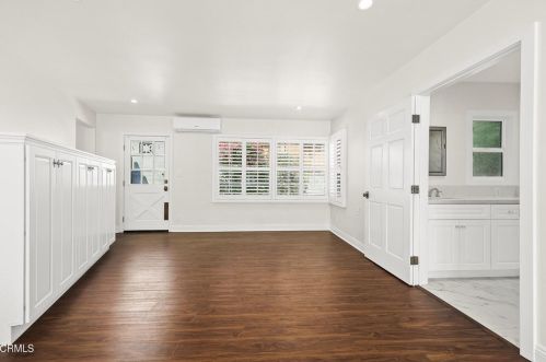 3855 Altura Ave, Glendale CA 91214-3456 exterior