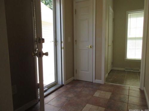 33 Crescent Ave, Niantic CT  06357-3033 exterior