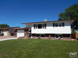 25 Radcliff Ln, Pueblo, CO 81005-1911