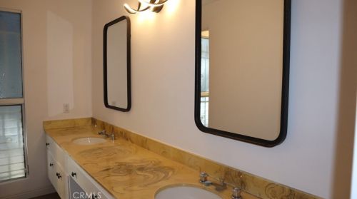 3345 Country Club Dr, Glendale CA  91208-1717 exterior