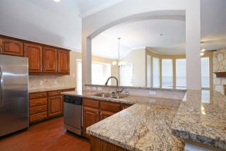 5624 Paladium Dr, Dallas TX  75249-1633 exterior