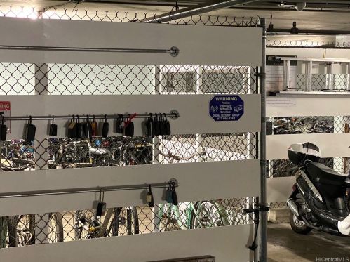 300 Wai Nani Way, Honolulu HI 96815-3961 exterior