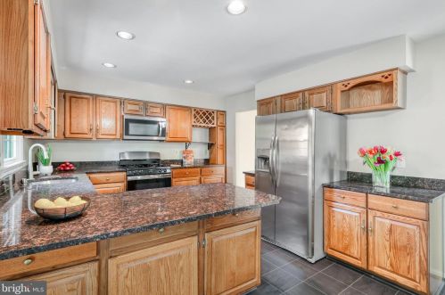 7218 Gentian Ct, Springfield VA  22152-3847 exterior