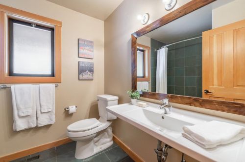 11682 Chalet Rd, Truckee CA  96161-6717 exterior