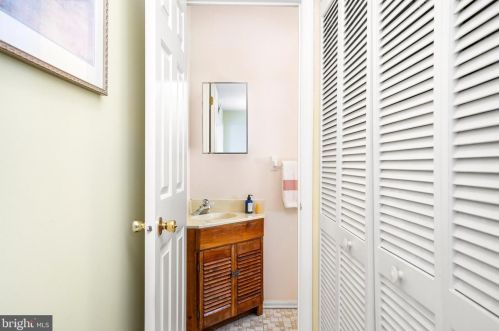 42 Topaz Ln, Trenton NJ exterior