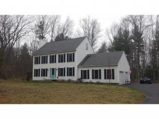 5 Debbi Ln, Epping, NH 03042-1802