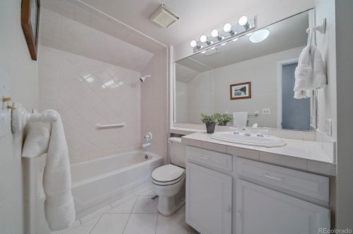 7601 Rosemary Cir, Englewood CO 80112-6421 exterior