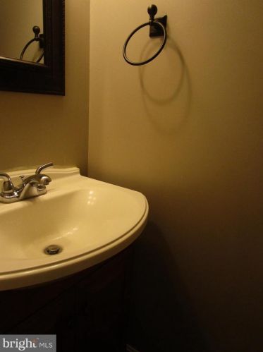 710 Oxford Square Dr, Silver Spring MD  20905-5953 exterior