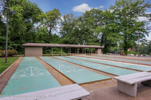 29 Manchester Ct, Tinton Falls NJ 07701-5490 exterior