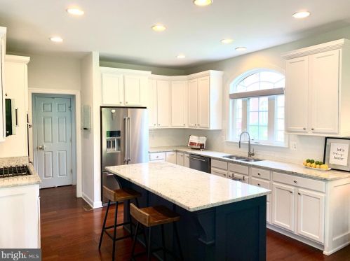 902 Octorora Pl, Leesburg, VA 20176-6655