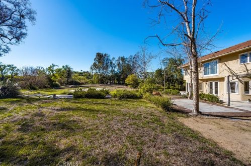 10011 Sunderland St, Santa Ana, CA 92705-6126