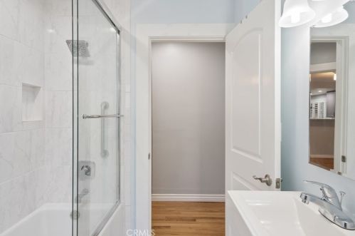 3300 Montrose Ave, Glendale CA 91214-3341 exterior