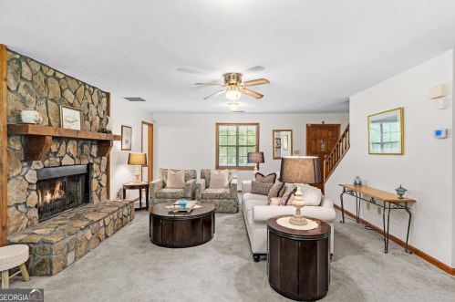 295 Oak Leaf Dr, Stockbridge, GA 30281-5809