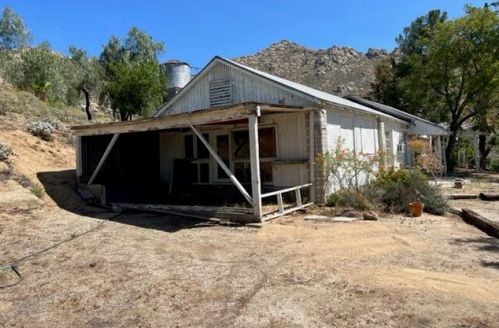 2270 Mt Vernon Ave, Riverside CA  92507-4624 exterior