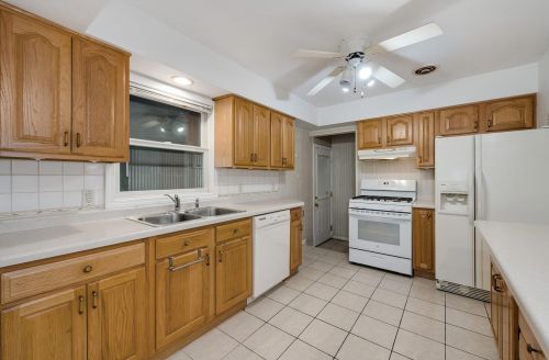 8540 Frontage Rd, Morton Grove, IL 60053-3112