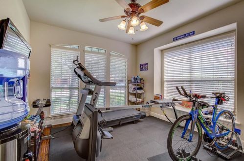 1408 Flowers Dr, Carrollton TX 75007-1470 exterior