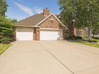 1313 Woodcrest Ave, Saint Paul, MN 55126-8496